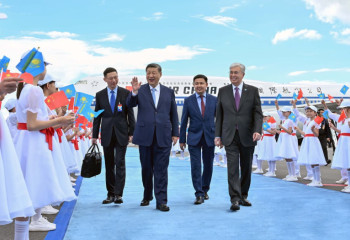 President of Kazakhstan meets Xi Jinping at capital's airport