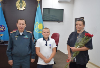 Көкшетауда 10 жастағы бала өрт шыққан үйден інісін алып шыққан