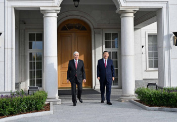 Касым-Жомарт Токаев и Си Цзиньпин провели дружественную встречу