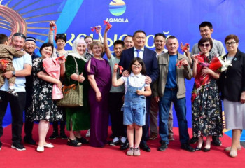 Ключи от нового жилья вручили многодетным матерям Акмолинской области