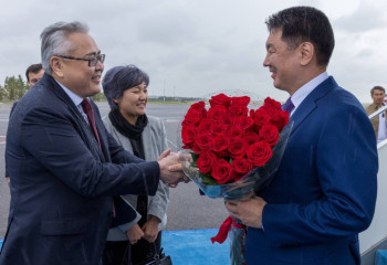 Моңғолия президенті ШЫҰ саммитіне қатысу үшін Астанаға ұшып келді