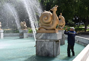 Почти все городские фонтаны очистили в Алматы