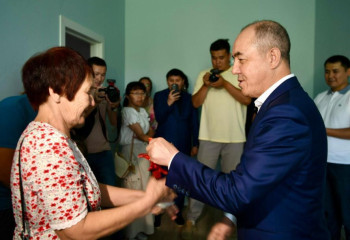 Дачники в Уральске получили новое жилье после паводков