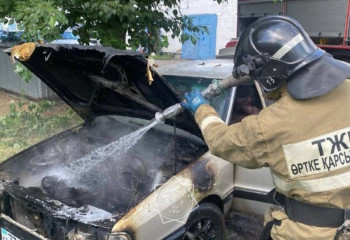За 9 минут в Акмолинской области потушили горящее авто