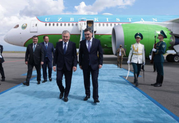 Шавкат Мирзиёев ШЫҰ саммитіне қатысу үшін Астанаға келді