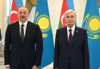 Касым-Жомарт Токаев и Ильхам Алиев обсудили ход реализации совместных проектов