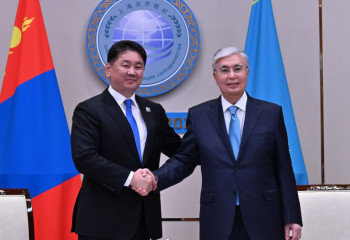 Мемлекет басшысы Моңғолия президенті Ухнаагийн Хурэлсухпен кездесті