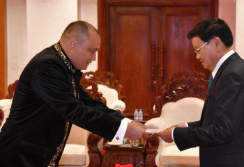 Ambassador of Kazakhstan presented credentials to President of Laos