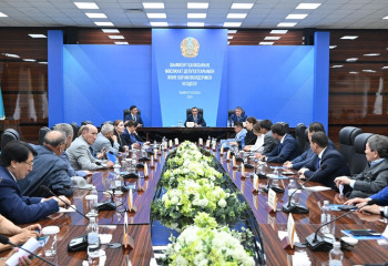 Мәулен Әшімбаев Шымкент тұрғындарымен инфрақұрылым және логистика мәселелерін талқылады