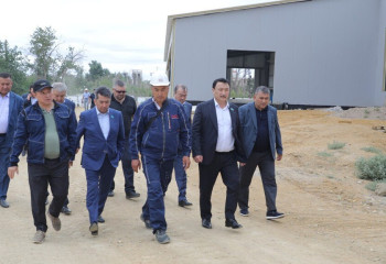 Сенаторлар су тасқынынан зардап шеккендерге арналған үйлер құрылысымен танысты