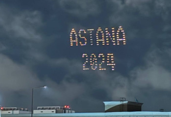 В Астане запустили шоу дронов