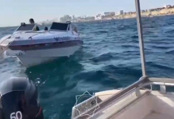 Каспий теңізінде қайықта қалған үш адам жағаға жеткізілді