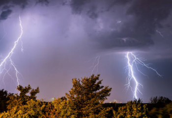 БҚО-да ресейлік әйелге найзағай түсіп, қайтыс болды