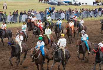 2,5 тысячи людей посетили турнир по байге в Астане