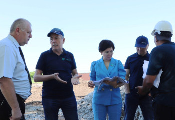 Паводки в Казахстане: депутаты Мажилиса проверили ход строительства домов для пострадавших