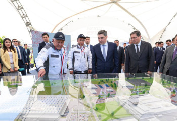 Олжас Бектенов посетил предприятия индустриальной зоны Алматы