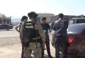 Суд приговорил к длительным срокам тюрьмы членов ОПГ за сбыт наркотиков в Алматы