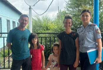 ШҚО полицейлері Франциядан келген саяхатшылар отбасына көмектесті