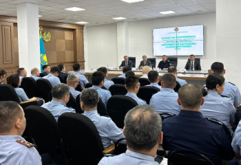 Мәжіліс депутаты Атырау облысында күштік құрылым өкілдерімен кездесті