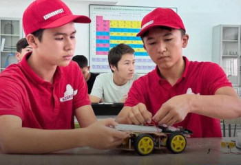 Түркістандық оқушылар робот құрастырудан жарысты