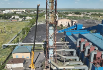 Мужчина выжил после падения с 32-метровой трубы в Акмолинской области