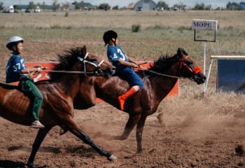 Актюбинские наездники одержали победу в байге сразу в двух забегах