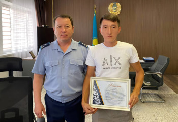 За спасение тонущего ребенка героя поблагодарил начальник полиции Алматинской области