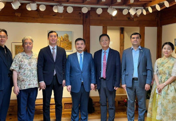 Қазақ суретшісінің туындары Сеулдегі көрмеде ұсынылды