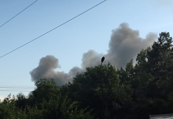 В Алматы в районе Барахолки горит склад