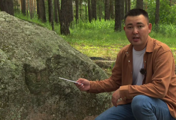 Лицо, высеченное в камне, нашли в Акмолинской области