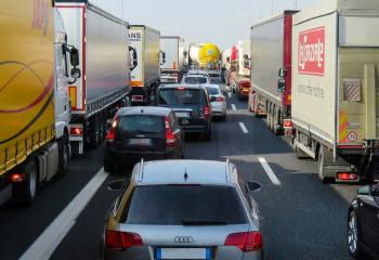 Қазақ-қырғыз шекарасындағы көлік кептелісі: ҰҚК мән-жайды түсіндірді