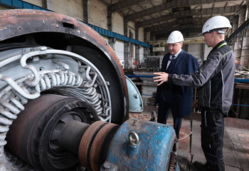 Олжас Бектенов Риддер ЖЭО-сын реконструкциялау және көпсалалы аурухана құрылысының барысымен танысты