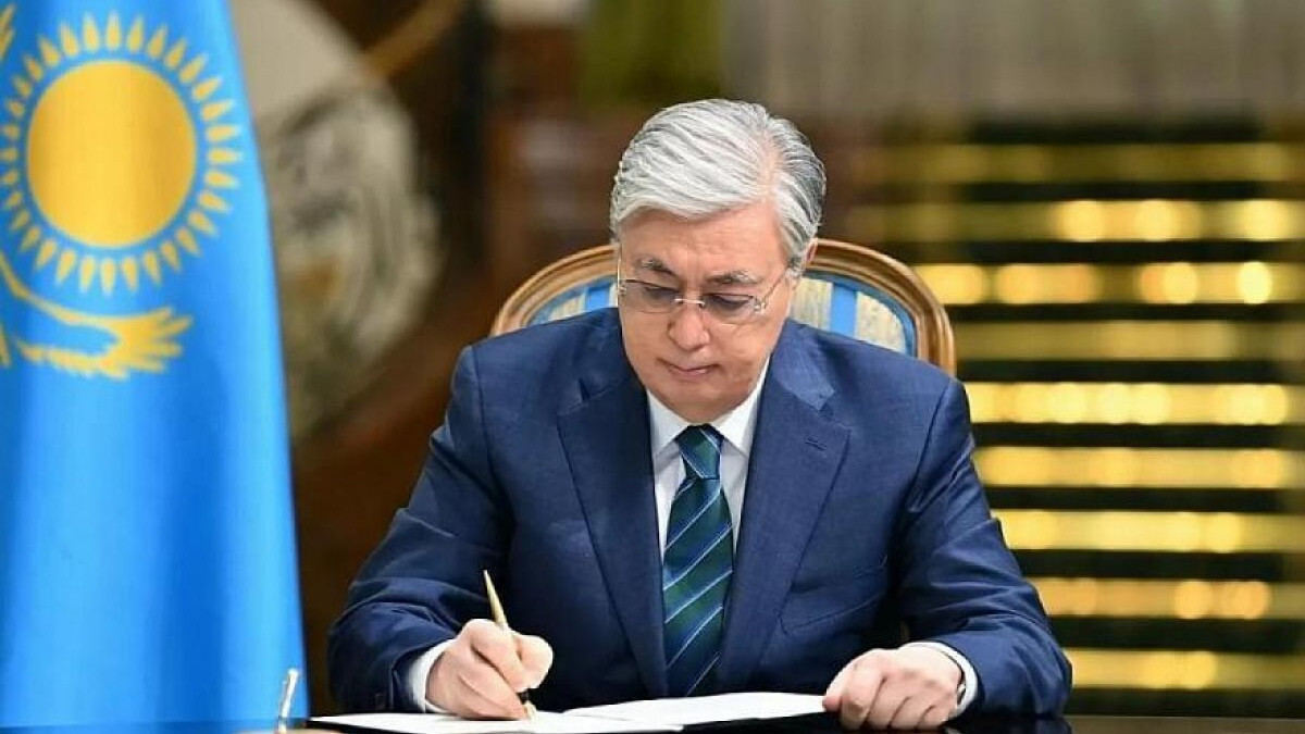 Tokayev signs decree on awarding metallurgy workers