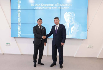Олжас Бектенов вручил награды от имени Президента металлургам ВКО