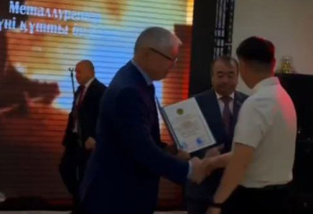 Ұлытау әкімі металлургтерді кәсіби мерекемен құттықтады
