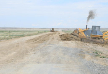 Аким Актюбинской области раскритиковал работу выполняющих ремонт дороги подрядчиков