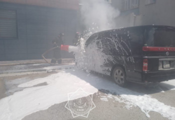 Пожарные потушили горящее авто за 11 минут в Семее
