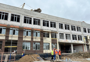 Роман Скляр проверил работы по строительству комфортной школы в Петропавловске