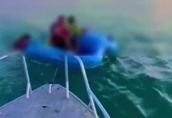 Уплывшим далеко в Каспийское море пришли на помощь спасатели