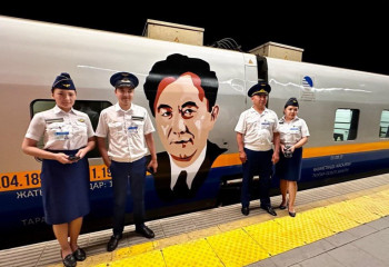 Елімізде безендірілген жолаушылар пойызы жолға шықты