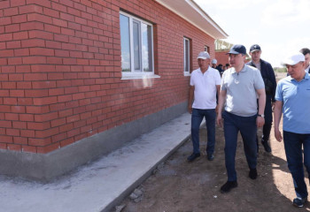 «Ускорить строительные работы» - Бектенов проверил возведение домов для пострадавших от паводка в западных регионах