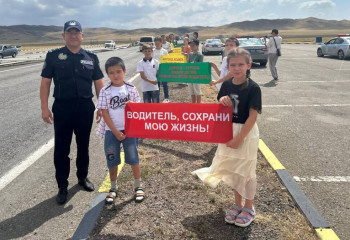 Дети из Жамбылской области написали письма-обращения водителям