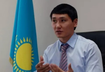 «Шекесі екіге айырылып кеткен»: Бақтияр Артаев ата-анасы жол апатына түскен кезді еске алды