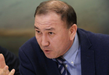 Депутат мажилиса раскритиковал запланированный запрет на расходование пенсионных на стоматолога