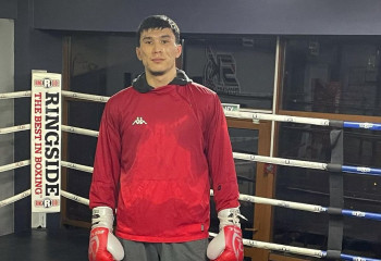 Боец ММА узнал смерти матери перед началом поединка, но смог победить противника