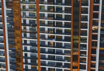 Шымкентте ер адам 16-қабаттан құлап кетті