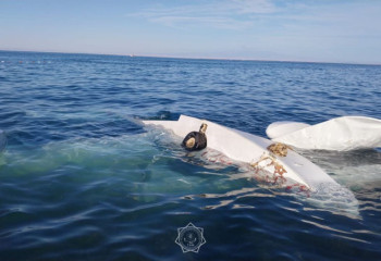 Пара выжила после падения на дельтаплане в озеро Алаколь