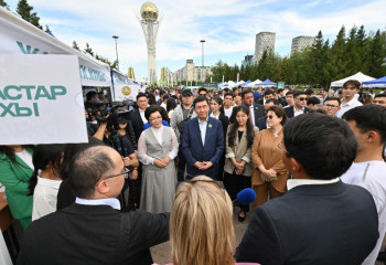 Ерлан Қошанов Астанада өтіп жатқан бос жұмыс орындары жәрмеңкесіне қатысты