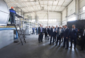 Олжас Бектенов Абай облысындағы өнеркәсіптік кәсіпорын жұмысымен танысты