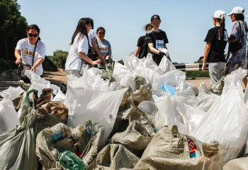 Тысячи волонтеров вышли на экоплоггинг в Казахстане